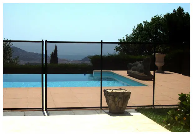 barriere-beethoven-filet-souple-piscine-center-1427728158.webp