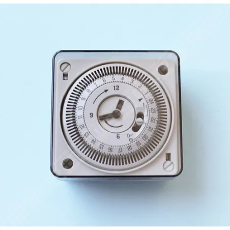 [HJ] Horloge journalière à encastrer (sans réserve de marche)